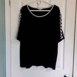 Scoop neck criss cross SS top